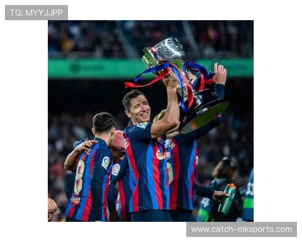 莱万多夫斯基荣膺西甲银靴奖，展现顶级射手风采